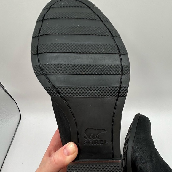 Sorel  Lola  Boot Size 8.5 suede / Leather Rain Bootie Cutouts Chealse boot - Picture 8 of 8